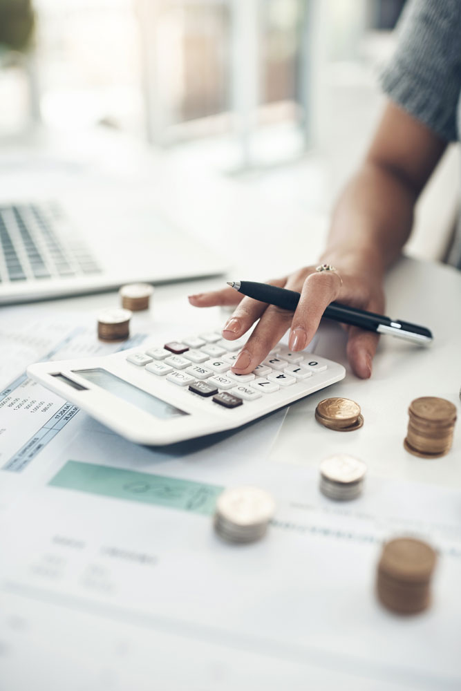 Rechner mit Geld rundherum