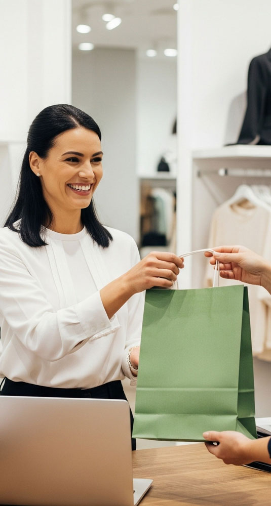 Verkäuferin im Shop